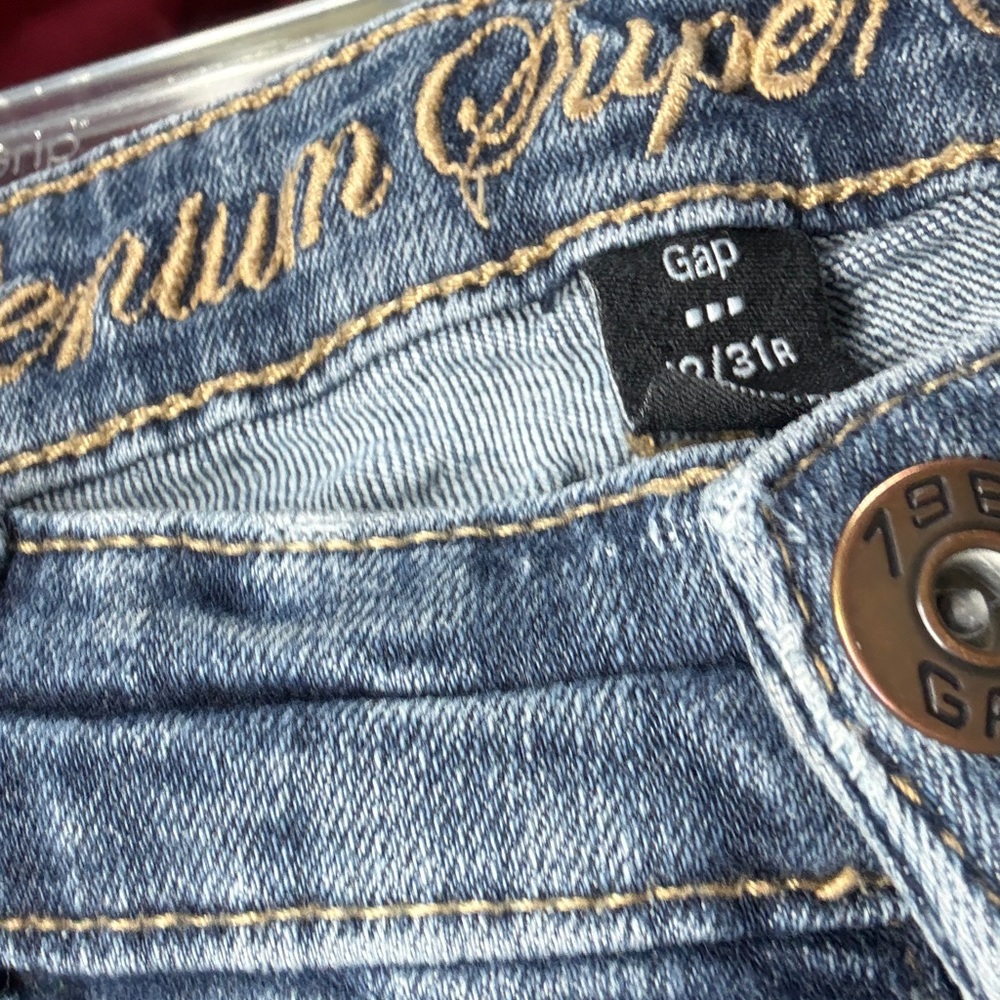 GAP Women's Black Skinny Jeans with Subtle Fade - Picture 2 of 3